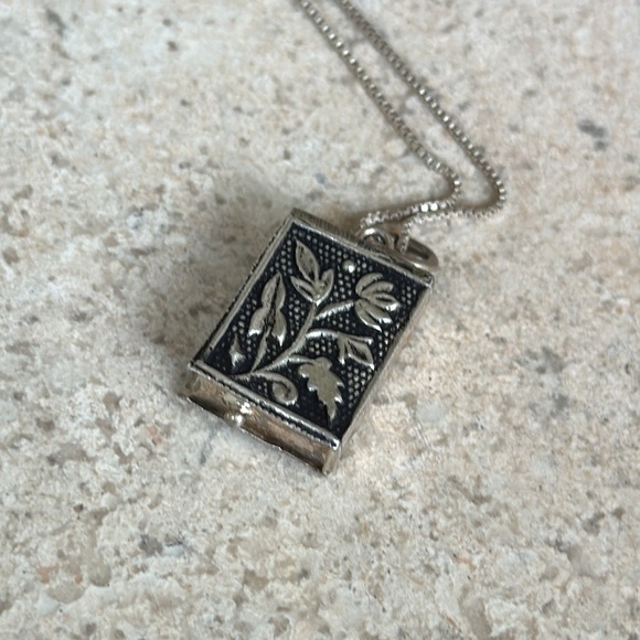 Silver box chain and small floral secret Quran book charm Farsi Persian - Picture 5 of 15